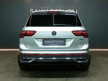 2021 Volkswagen Tiguan II Рестайлинг, серебристый, 2615000 рублей, вид 5