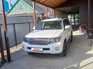 2012 Toyota Land Cruiser 200 Series Рестайлинг 1, белый, 3500000 рублей, вид 1