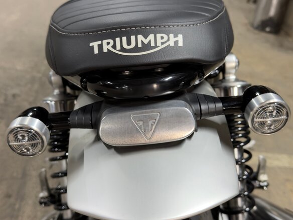 2020 Triumph Speed Twin, чёрный, 1100000 рублей - вид 8