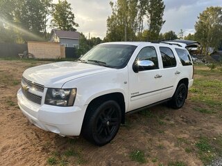 2013 Chevrolet Tahoe 6AT III, белый, 1600000 рублей, вид 1