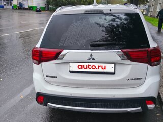 2018 Mitsubishi Outlander III Рестайлинг 2, белый, 3000000 рублей, вид 2