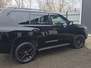 2021 Toyota Land Cruiser Prado 150 Series Рестайлинг 3, чёрный, 5100000 рублей, вид 3