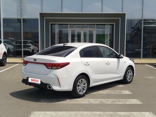 2021 Kia Rio IV Рестайлинг, белый, 1730000 рублей, вид 5