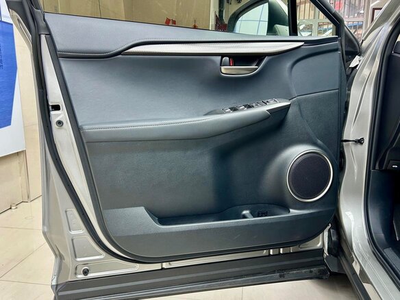 2019 Lexus NX 200 I Рестайлинг, серебристый, 2674000 рублей - вид 7