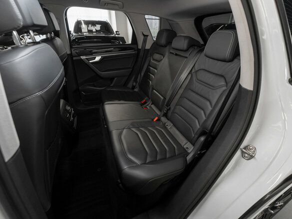 2018 Volkswagen Touareg III, белый - вид 11