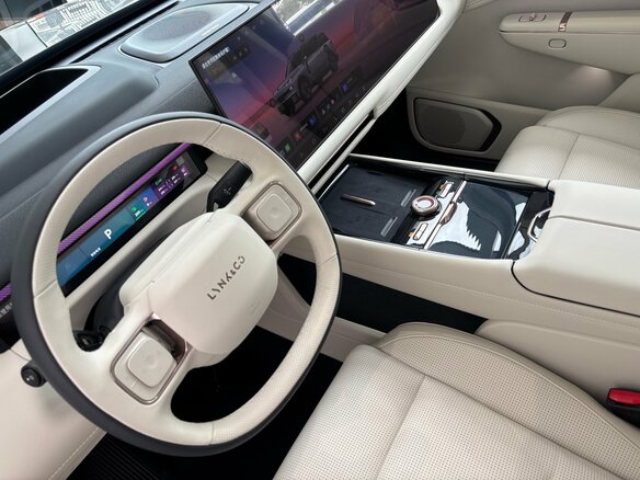 2026 Lynk & Co 900, чёрный - вид 17