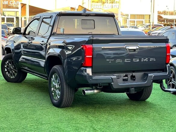 2024 Toyota Tacoma IV, чёрный - вид 1