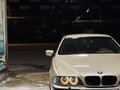 1998 BMW 5 серии 528i IV (E39), бежевый, 490000 рублей - вид 1