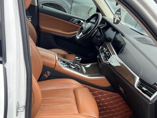 2019 BMW X5 30d IV (G05/G18), белый, 5900000 рублей, вид 5
