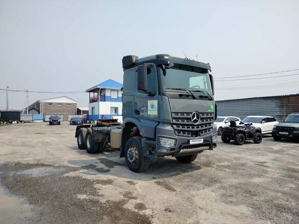 2021 Mercedes-Benz Arocs, серый, 11376250 рублей - вид 1