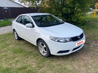 2010 Kia Cerato 5-speed II, белый, 700000 рублей, вид 2