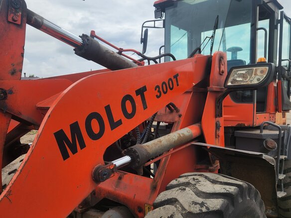 2021 Molot 300T, красный - вид 4
