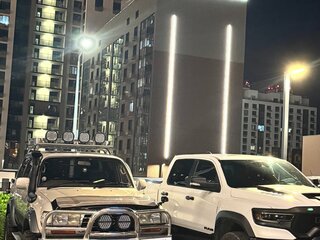 1997 Toyota Land Cruiser 80 Series Рестайлинг, серебристый, 3800000 рублей, вид 4