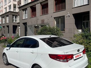 2015 Kia Rio III Рестайлинг, белый, 950000 рублей, вид 3
