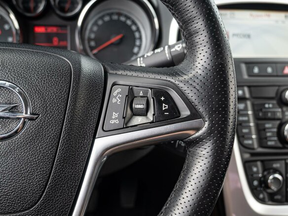 2013 Opel Astra GTC J Рестайлинг, белый, 765000 рублей - вид 15