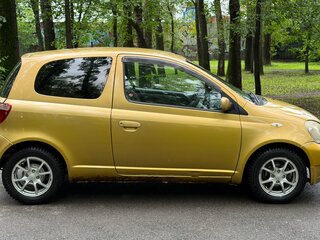 2000 Toyota Vitz I (P10), жёлтый, 220000 рублей, вид 3