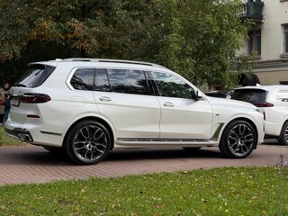 2024 BMW X7 40i I (G07) Рестайлинг, белый, 13500000 рублей, вид 2