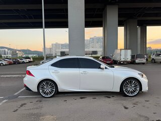 2018 Lexus IS 300h III Рестайлинг, белый, 2490000 рублей, вид 5
