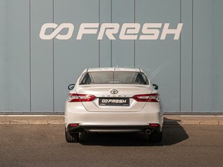 2019 Toyota Camry VIII (XV70), белый, 2880000 рублей, вид 4