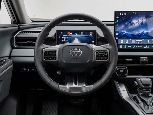 2026 Toyota RAV4 VI (XA60), чёрный, 5000000 рублей - вид 15