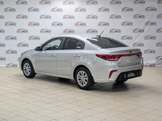 2019 Kia Rio IV, серебристый, 1099000 рублей, вид 4