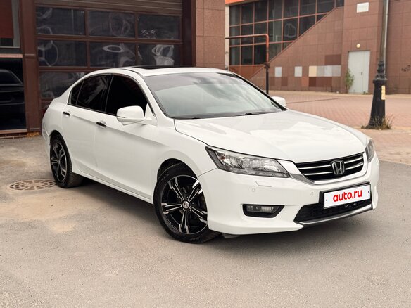 2013 Honda Accord IX, белый, 1500000 рублей