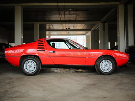 1972 Alfa Romeo Montreal, красный, 11000000 рублей, вид 3