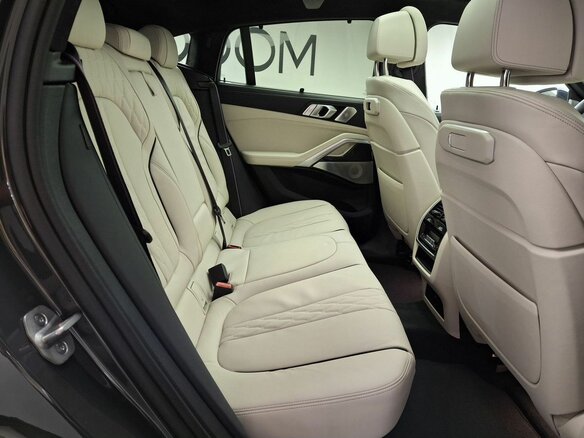 2026 BMW X6 30d III (G06) Рестайлинг, серый - вид 5