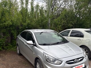 2013 Hyundai Solaris I, серебристый, 800000 рублей, вид 4