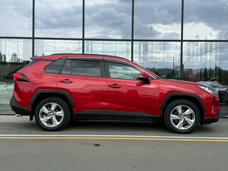 2021 Toyota RAV4 V (XA50), красный, 3130000 рублей, вид 2