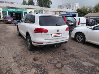 2015 Volkswagen Touareg II Рестайлинг, белый, 2400000 рублей, вид 4