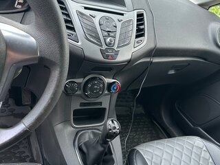2016 Ford Fiesta Mk6 Рестайлинг, белый, 620000 рублей, вид 4