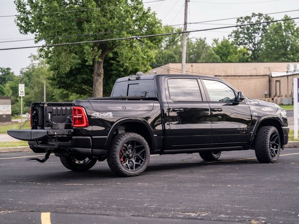 2026 Ram 1500 Crew Cab eTorque V Рестайлинг, чёрный, 16500000 рублей - вид 7