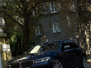 2020 BMW 5 серии M550i xDrive VII (G30/G31/G38) Рестайлинг, синий, 7950000 рублей, вид 1