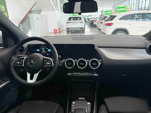 2022 Mercedes-Benz GLA 180 II (H247), белый - вид 11