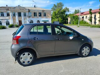 2008 Toyota Yaris II, серый, 670000 рублей, вид 3