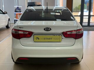 2013 Kia Rio III, белый, 750000 рублей, вид 4