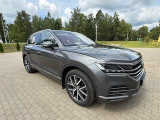 2020 Volkswagen Touareg III, серый, 5130000 рублей, вид 2