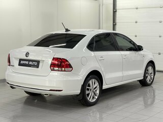 2017 Volkswagen Polo V Рестайлинг, белый, 1029000 рублей, вид 4