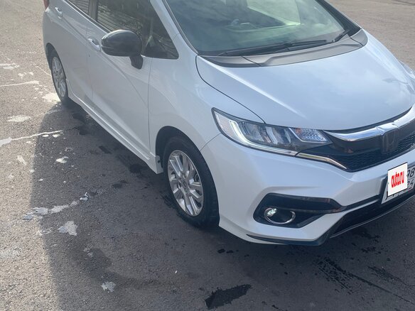 2019 Honda Fit III Рестайлинг, белый, 1275000 рублей - вид 3