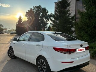 2016 Kia Rio III Рестайлинг, белый, 1250000 рублей, вид 4