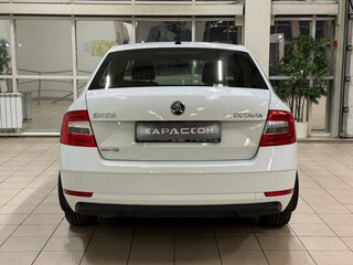 2018 Skoda Octavia III (A7) Рестайлинг, белый, 1699000 рублей, вид 4