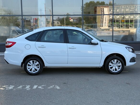 2026 Lada (ВАЗ) Granta I Рестайлинг, белый, 1140000 рублей - вид 5