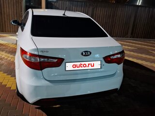 2013 Kia Rio III, белый, 800000 рублей, вид 3