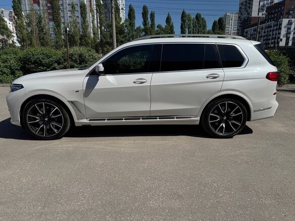 2022 BMW X7 40i I (G07), белый, 9000000 рублей - вид 5