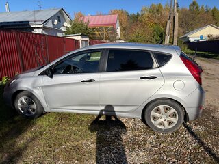 2012 Hyundai Solaris I, серебристый, 800000 рублей, вид 4