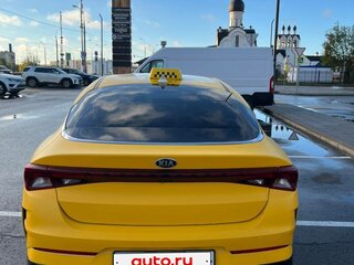 2021 Kia K5 III, жёлтый, 1730000 рублей, вид 5