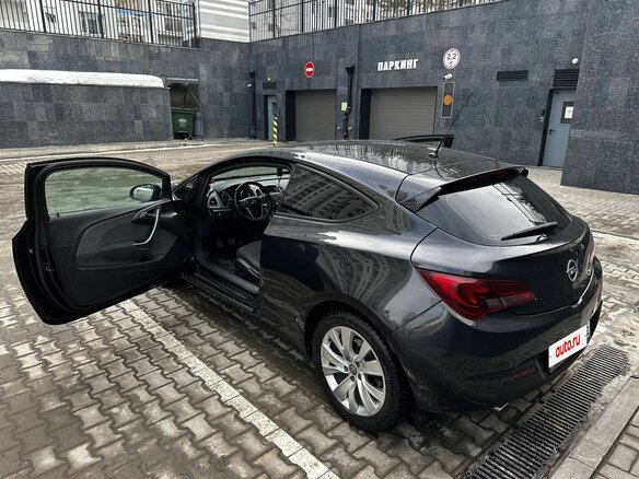 2012 Opel Astra GTC J Рестайлинг, чёрный, 625000 рублей - вид 3