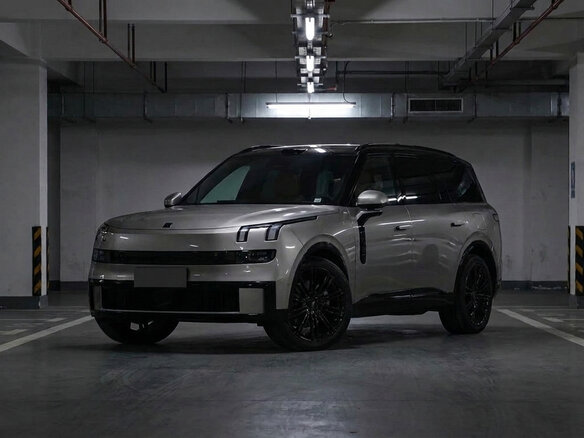 2026 Lynk & Co 900, серебристый, 7400000 рублей