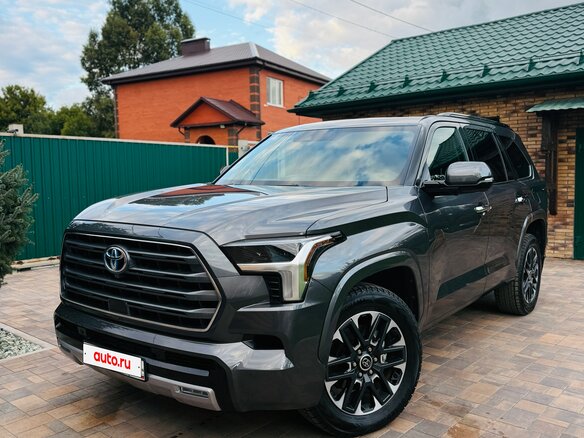 2023 Toyota Sequoia III, серый, 8950000 рублей